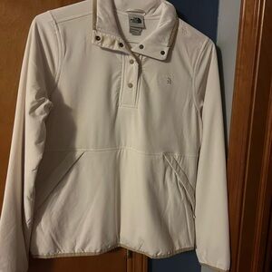 New north face pullover.  Very nice.  Medium